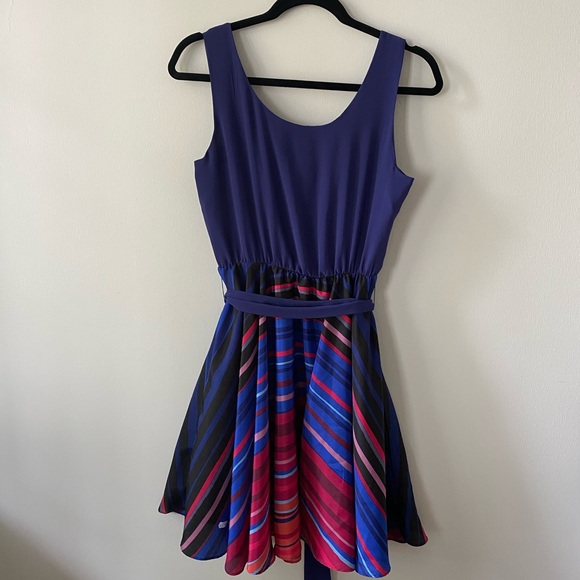 Abstract Party Dress - Picture 5 of 6